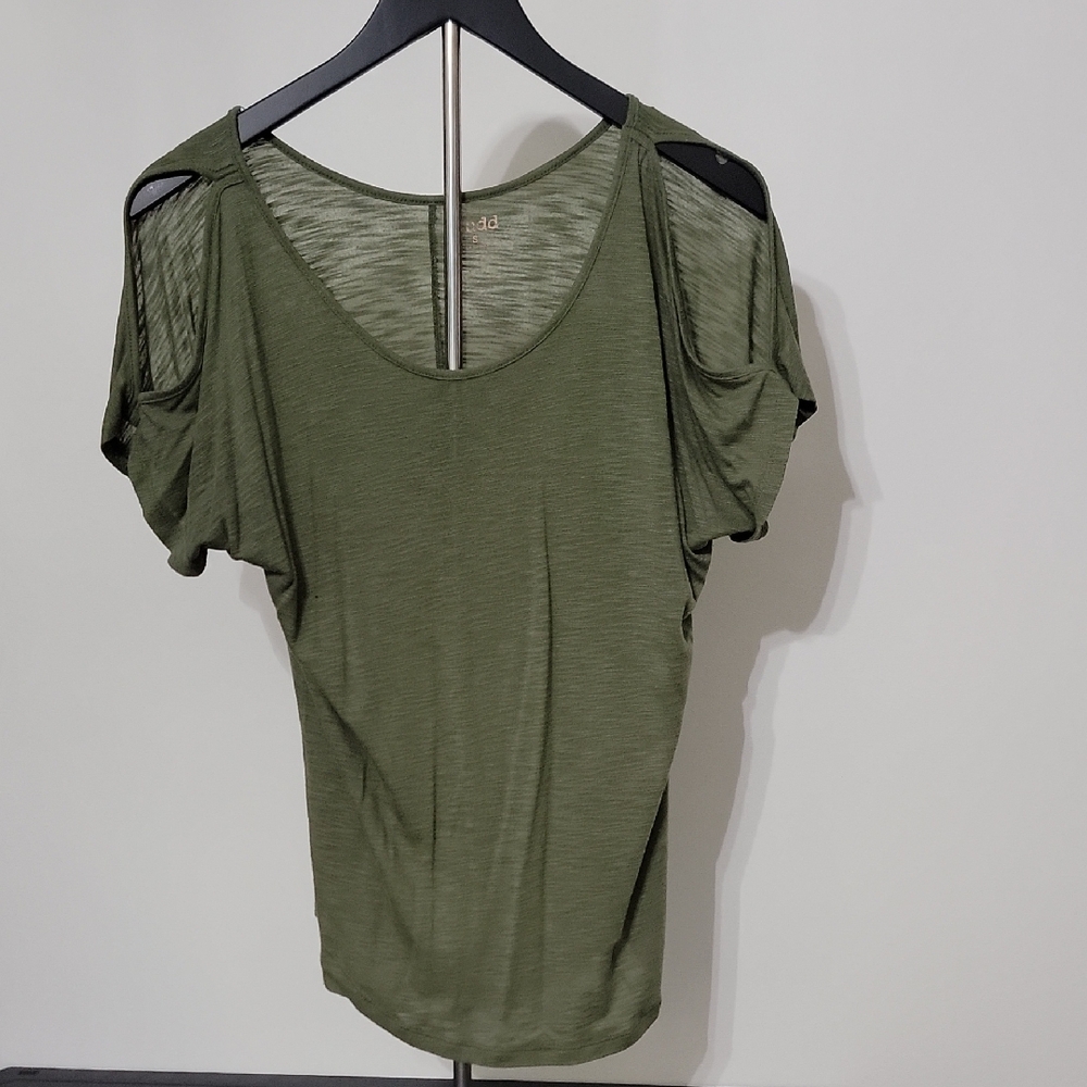 Mudd Green Cut Out Short Sleeve Blouse